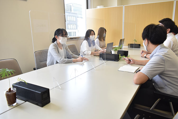 パーテーション開口部へ設置 パーテーション開口部へ設置